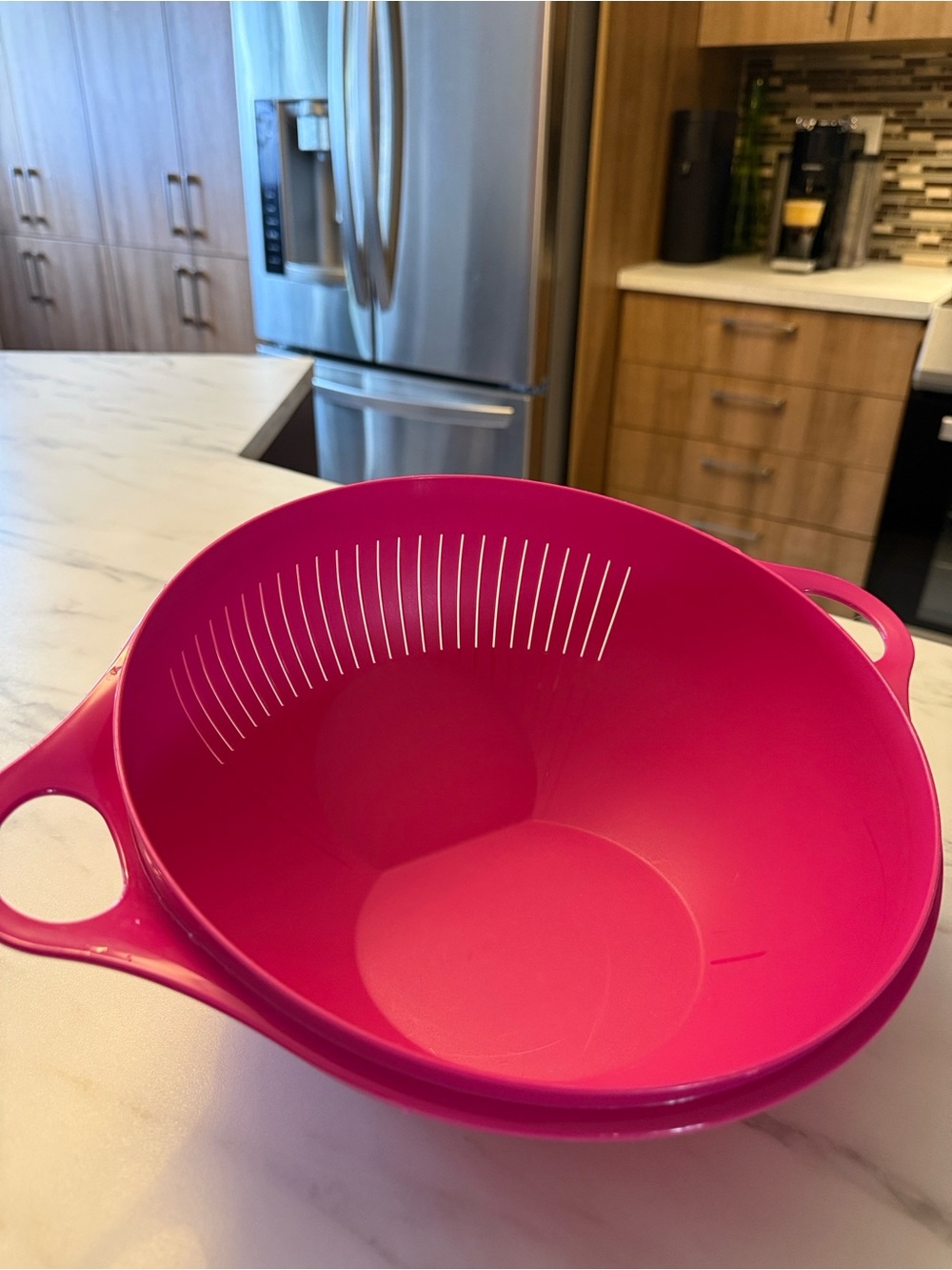 Tupperware Hot Pink Dual-Handle Thatsa Colander Mixing Bowl